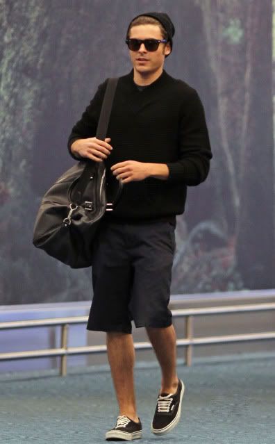 Black Canvas Shoes Outfit Men, Vans Era Outfit Men, Vans Era Outfit, Canvas Shoes Outfit, Black Vans Outfit, Vans Outfit Men, Vans Authentic Black, Black Canvas Shoes, Black Outfit Men