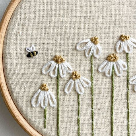 Simple but effective 🐝 #floralembroiderydesigns #floralembroidery #handembroidery #dmcthreads #dmcembroidery #simplestitches #embroideryinspo #shropshireartist Cute Hand Embroidery Designs Simple, Hand Embroidery Designs Simple, Simple Embroidery Flowers, Cute Embroidery Ideas, Embroidery Designs Simple, Cute Hand Embroidery, Embroidery Animals, Mixed Media Textile Art, Embroidery Stitches Beginner