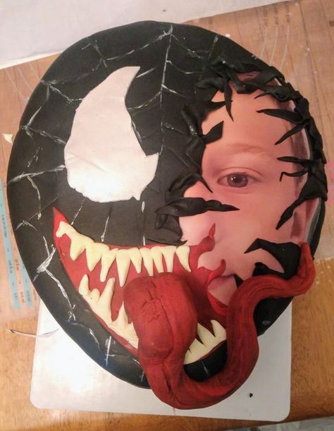 Venom Cupcakes Cake Ideas, Carnage Cake, Venom Party Ideas Kids, Venom Cake Ideas, Venom Birthday Cake, Venom Cake, Venom Party, Venom Birthday