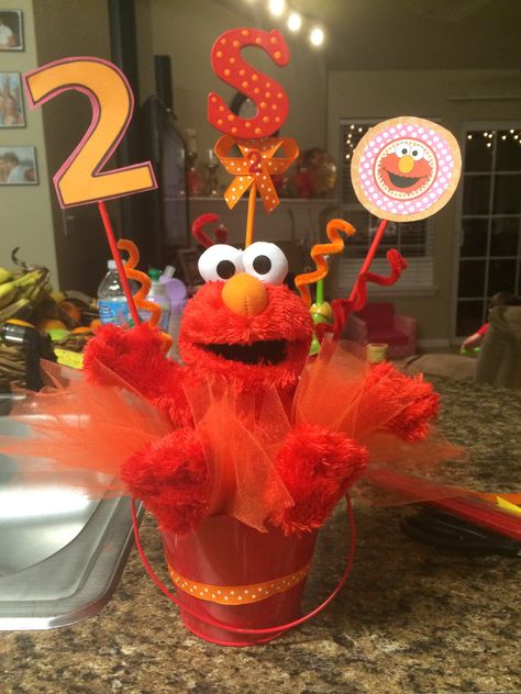 Elmo centerpiece!! Elmo Centerpiece Ideas, Elmo Centerpieces, Super Hero Coloring Sheets, Strawberry Shortcake Coloring Pages, Pictures To Color, Moon Coloring Pages, Dinosaur Valentines, Twin Birthday Parties, Peppa Pig Coloring Pages