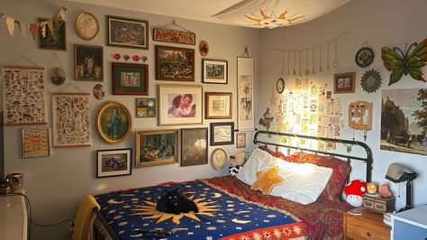 Whimsical Bedroom, Pretty Room, Dreamy Room, Whimsical Decor, Maximalism, Cottagecore Aesthetic, Dream Room Inspiration, Room Makeover Inspiration, Cozy Room