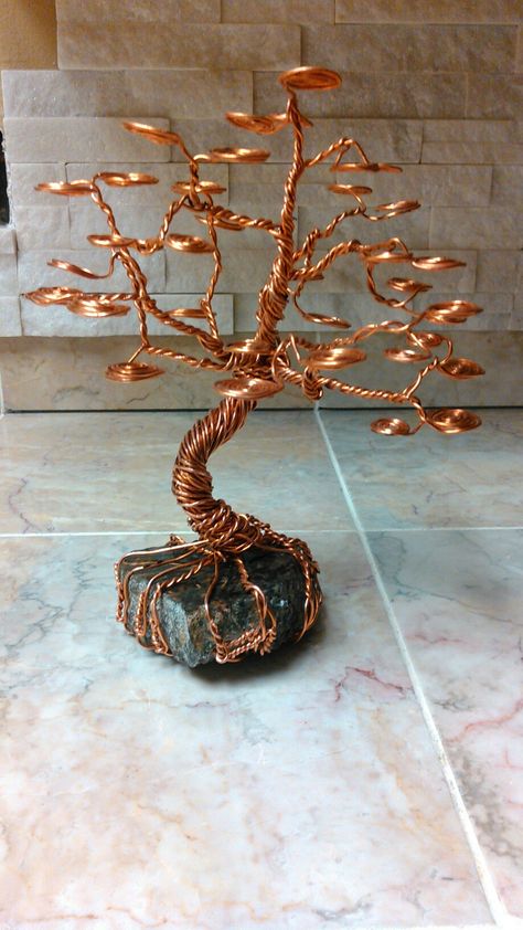 Wire tree art Metal Tree Art, Tree Wall Art Diy, Bonsai Ficus, Hummingbird Suncatcher, Bonsai Wire, Copper Wire Art, Wire Craft, Wire Tree Sculpture, Wire Trees