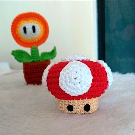 Cogumelo do Super Mario Amigurumi Mario Mushroom Amigurumi Free Pattern, Crochet Goomba, Mario Mushroom Amigurumi, Birdo Mario Crochet, Mario Mushroom Plush, Super Mario Bros, Mario Bros, Super Mario, Mario