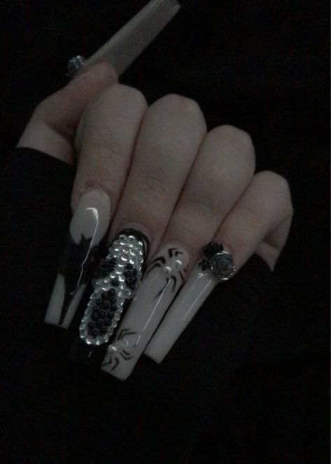 Nails Ghostface, Ghost Face Nails, Ghostface Nails, Face Nails, Season Nails, Ghost Face, Ghost Faces, The Ghost, Nails Inspo