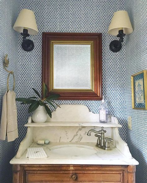 We 💙 this snap by @curiousdetails of this jewel-box powder room decorated by the one and only @meredithellis with our Burmese in blue paper… Backsplash Shelf, Classic Style Interior Design, Classic Style Interior, Vintage Feeling, Interior Vintage, Marble Vanity, Vanity Design, Flipping Houses, Towel Ring