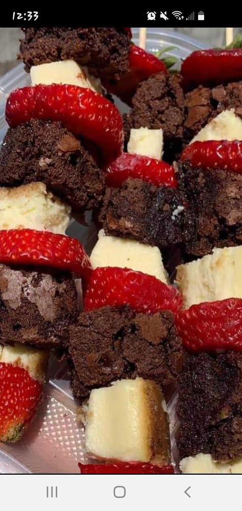 Strawberry Kabobs, Cheesecake Brownie, Adventure Seeker, Dessert Tray, Yummy Comfort Food, Sweet Snacks Recipes, Food Drinks Dessert, Food Recepie, Party Desserts