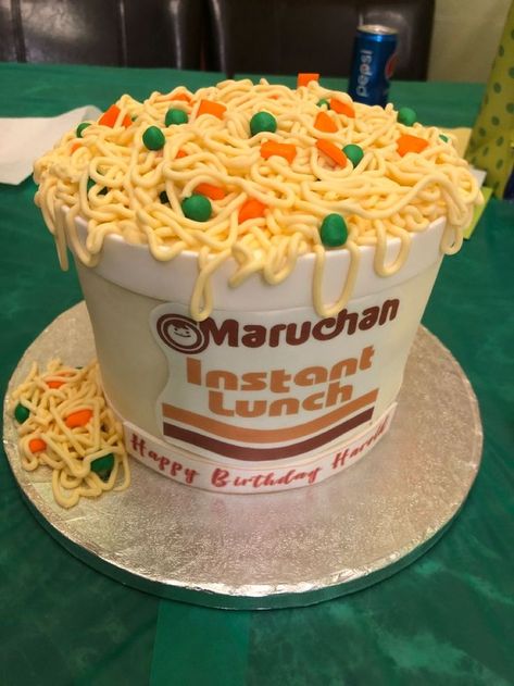 Ramen Noodle Cake, Noodle Cake, Crazy Birthday Cakes, Cup Of Noodles, Cake Fails, Hedgehog Cake, Realistic Cakes, Unique Birthday Cakes, Cake Buttercream