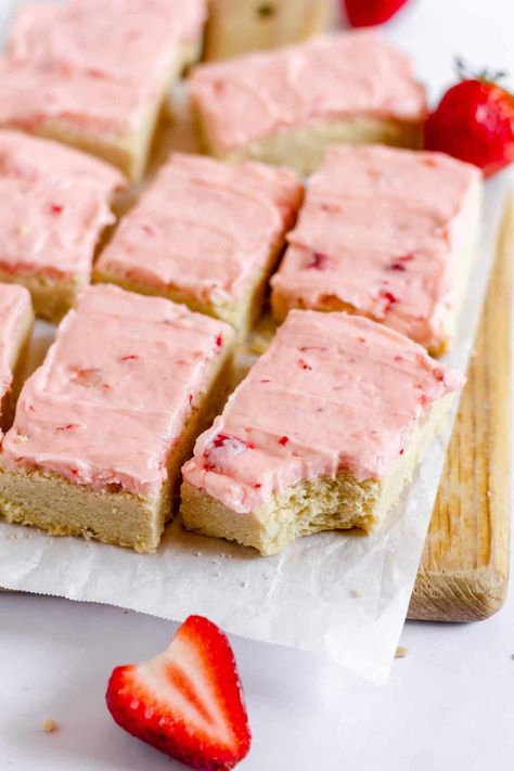 Strawberry Sugar Cookie Bars, Strawberry Sugar Cookie, Fresh Strawberry Frosting, Sugar Cookie Bar, Homemade Sugar Cookie Dough, Dessert For A Crowd, Strawberry Sugar Cookies, Strawberry Bars, Strawberry Icing