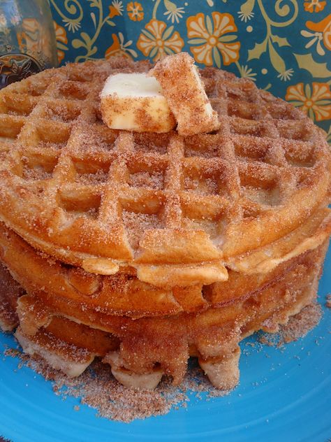 chica chocolatina: Churro Waffles Churro Waffles, French Toast Waffles, Waffle Iron Recipes, Fatty Foods, Waffle Maker Recipes, Breakfast Specials, Pumpkin Waffles, Breakfast Waffles, Waffle Mix