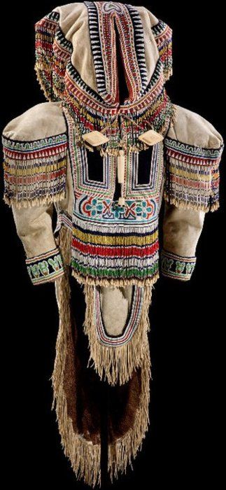 Iqluligaarjuk Inuit (Nunavut, Canada), Woman’s Amautik, beads/leather, c. 1890/1925. Arte Haida, Nunavut Canada, Native American Clothing, Inuit Art, Native American History, Native American Culture, Indigenous People, Womens Parka, Folk Costume