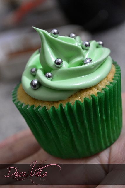 Cupcakes For Men, Green Cupcakes, Creative Cupcakes, Simple Green, Green Decor, Mini Cupcakes, Bday Party, Just Desserts, St Patricks Day