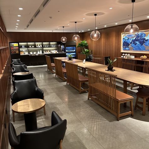 The Cathay Pacific Business Class Lounge at Taoyuan Airport (TPE) in Taipei is terrific Business Class Lounge, Aer Lingus, Airport Lounge, Cathay Pacific, Business Class, Tasty Food, Punta Cana, Lounge Sofa, Taipei