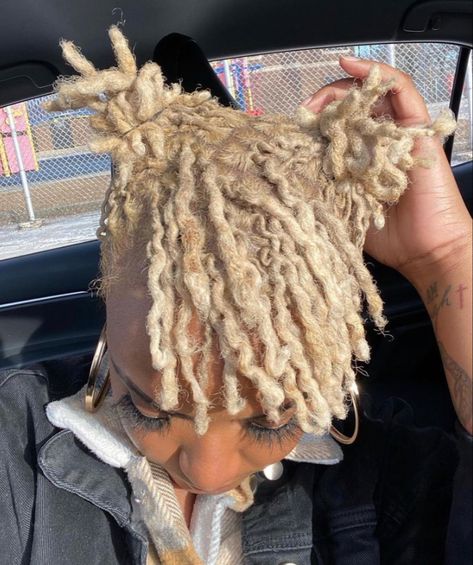 How To Dye Locs Blonde, Light Blonde Locs, Blonde Brown Locs, Platinum Locs Black Women, Ash Blonde Locs Black Women, Platinum Blonde Locs Black Women, Short Blonde Locs, Ash Blonde Locs, Blonde Starter Locs