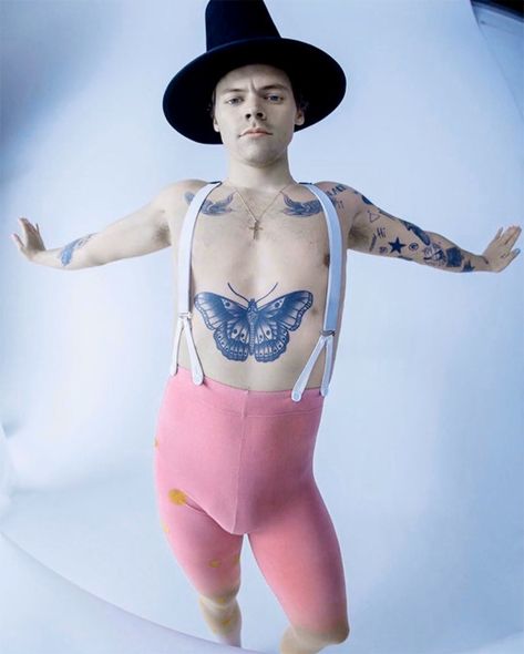 Harry Styles Fine Line Photoshoot, Harry Styles Photoshoot, Harry Styles Outfit, Harry Styles Fine Line, Tim Walker, Crazy Outfits, Celebrity Style Red Carpet, Harry Styles Pictures, Harry Styles Photos