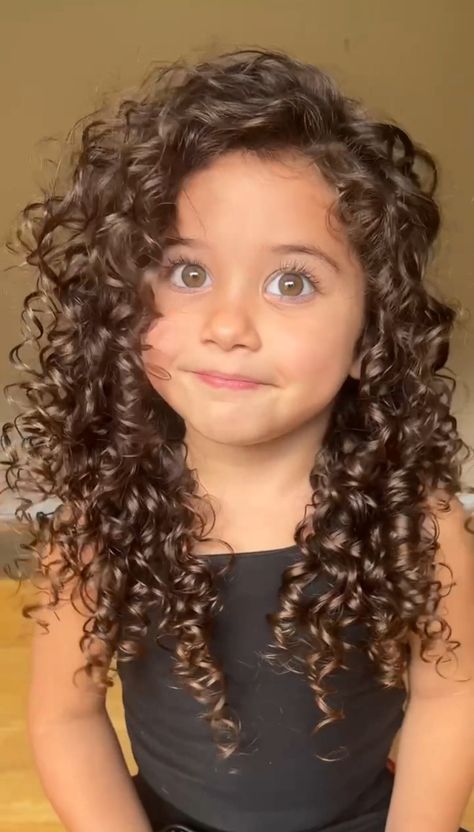 All the products I use to style my daughters very curly hair #toddlerhair #curlyhaircare #curlyhairproducts #curls Girls Curly Haircuts Kids, Cute Toddlers Brown Hair, Hair Styles For Toddler Girls Curly, Kids Curly Haircut, Curly Hair Toddler Girl, Curly Hair Toddler Hairstyles, Curly Hair Styles For Kids, Curly Hair Babies, Curly Hair Baby Girl