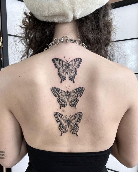 Butterfly Wing Tattoo, Realistic Butterfly Tattoo, Simple Butterfly Tattoo, Butterfly Tattoos On Arm, Flower Spine Tattoos, Unique Butterfly Tattoos, Butterfly Hand Tattoo, Butterfly Tattoo On Shoulder, Tato Minimal