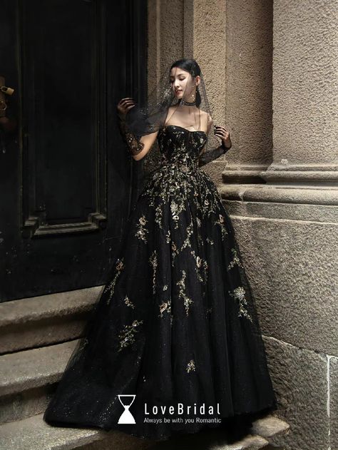 Famous Dress, Elegant Outfit Classy, Gowns Dresses Elegant, Dinner Dress Classy, Princess Ball Gowns, Eve Outfit, Abaya Designs, Fantasy Dress, Dinner Dress