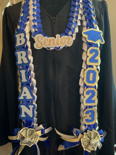 Senior Leis, Elementary Graduation Gifts, Making Leis, Ribbon Graduation, Grad Leis, Lei Ideas, Graduation Leis Diy, Texas Mums, Elementary Graduation