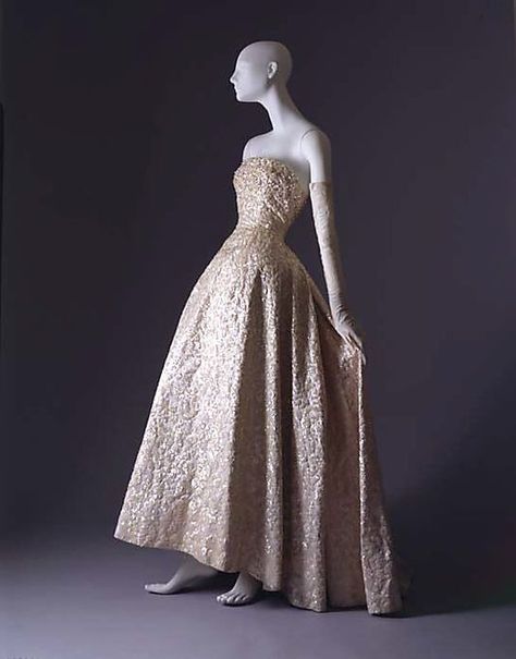 Christian Dior ball gown fall/winter 1953–1954 House of Dior French from silk, sequins, stones and simulated pearls. Dior Ball Gown, House Of Dior, Dior Gown, Couture Mode, Vintage Gowns, Dior Couture, Vintage Couture, Vintage Glam, 50s Fashion