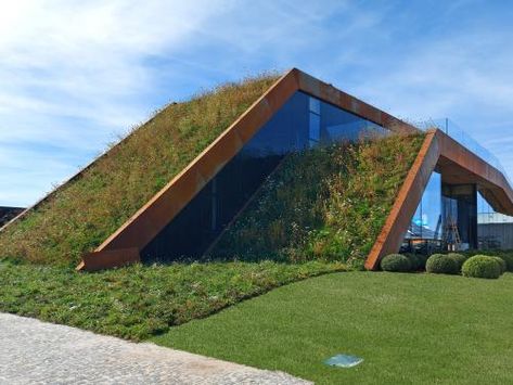 Steep Pitched Green Roofs up to 35° | ZinCo Green Roof Systems Green Roof Planting, Eco Roof, Green Roof House, Green Roof Building, Green Roof System, Living Roofs, Underground Homes, Roof Architecture, Building Roof