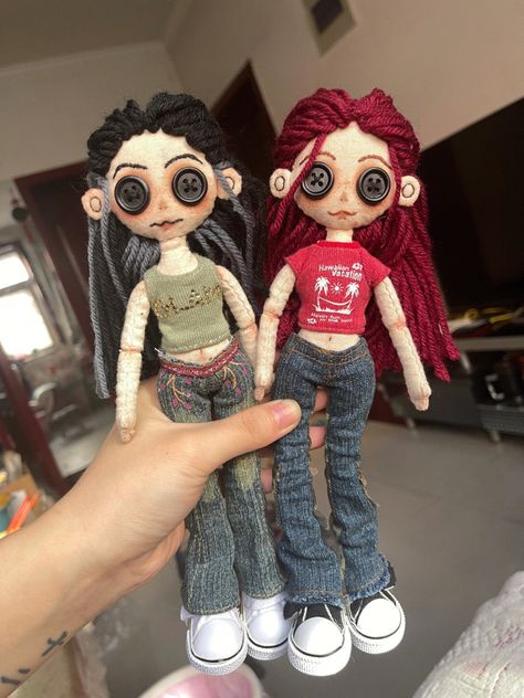 Crochet People Dolls, Coraline Items, Diy Coraline Doll, Coraline Dolls, Diy Plush Dolls, Coraline Doll, Cute Sewing Projects, Fantasy Art Dolls, Making Paper