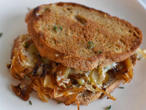 French Onion Grilled Cheese | Cooking Light French Onion Grilled Cheese, Week Of Healthy Meals, Onion Grilled Cheese, Grilled Cheese Recipe, Grilled Cheese Sandwiches, Grilled Cheese Recipes, Healthy Sandwiches, Food Stamps, Sandwiches And Wraps