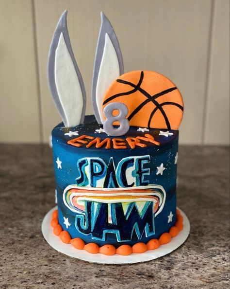 Spacejam Birthday Cake, Space Jam Birthday Party Cake, Space Jam Cupcakes, Space Jam Cake, Space Jam Birthday Party, Space Jam Birthday, Space Jam Theme, Looney Tunes Party, Basketball Themed Birthday Party