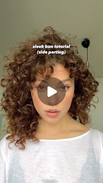 Sleek Bun Curly Hair, Buns For Curly Hair, Sleek Bun Tutorial, Bun Curly Hair, Side Buns, Side Parting, Sleek Bun, Bun Tutorial, Sleek Look