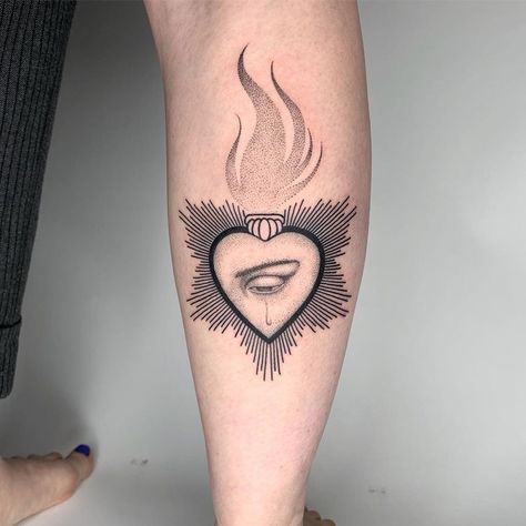 Sacred Heart Tattoo, Sacred Heart Tattoos, Herz Tattoo, Flame Tattoos, Fire Tattoo, Cool Tattoos For Guys, Heart Tattoo Designs, Eye Tattoo, 문신 디자인