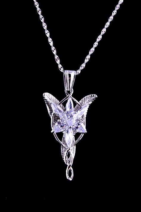 evenstar necklace/ lotr Lotr Necklace, Galadriel Lotr, Evenstar Necklace, Lotr Jewelry, Rings Tattoo, Lord Of The Rings Tattoo, Cabochon Ruby, Loop Pendant, Ring Tattoos