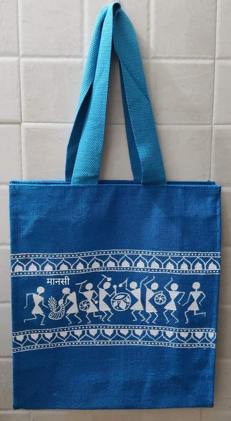 Warli Art On Fabric, Worli Painting Designs, Jute Bag Painting Ideas, Fabric Bag Design, Diy Bag Painting, Jute Bags Design, Handpainted Tote, Worli Painting, Warli Painting