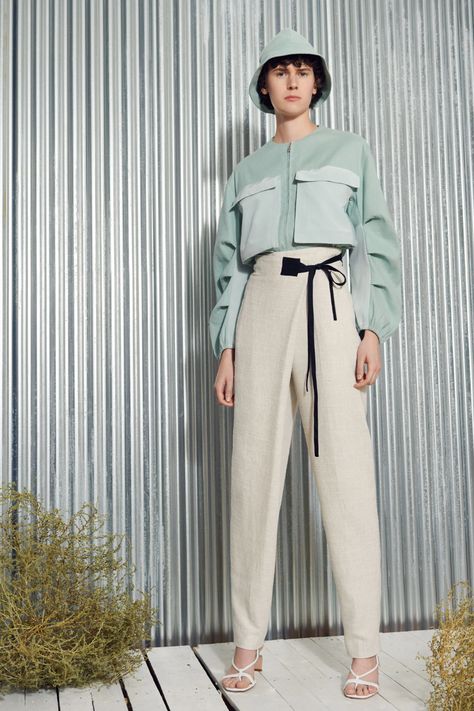 Rosetta Getty Spring 2019 Ready-to-Wear Collection - Vogue Safari Look, Celana Fashion, Rosetta Getty, Mode Inspo, Mode Inspiration, Fashion Details, Look Fashion, Hijab Fashion, Fashion Pants