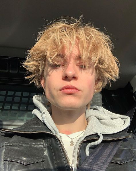 𝕸𝖎𝖈𝖐𝖎 𝕶𝖏æ𝖗 𝖏𝖊𝖘𝖕𝖊𝖗𝖘𝖊𝖓 on Instagram: “which hairstyle do you prefer” Eboy Hair, Yellow Blonde Hair, Yellow Hair Color, Surfer Hair, Yellow Blonde, Androgynous Hair, Grunge Boy, Artists And Models, Blonde Guys