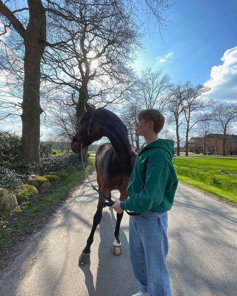 Equestrian Relationship, Horse Boyfriend, Equestrian Couple, Heartland Aesthetic, Horseback Riding Outfit, Aesthetic Equestrian, Riding Outfit Equestrian, Horse Couple, Horse Riding Aesthetic