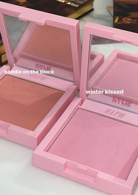 Polished Makeup, Maquillage Kylie Jenner, Profumo Victoria Secret, Kylie Makeup, Flawless Base, Kylie Lip Kit, Kylie Jenner Makeup, Pink Cosmetics, Take Care Of Your Skin