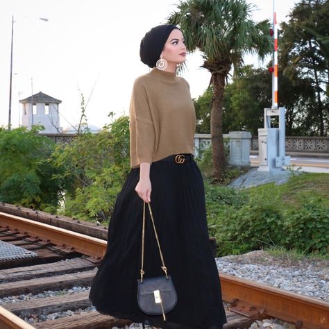 Turban Outfit, Hijab Shop, Hijab Turban Style, Hijab Store, Outfit Elegantes, Street Hijab Fashion, Stylish Hijab, Jewish Women, Cute Modest Outfits