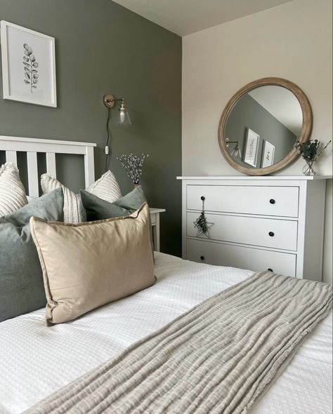 Bedroom Sage Accent Wall, Pigeon Paint Color, Farrow And Ball Pigeon, Uk Bedroom, Sage Green Bedroom Ideas, Green And White Bedroom, Sage Bedroom, Green Bedroom Ideas, Room Scandinavian