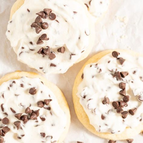 Tender CANNOLI COOKIES with a light and creamy icing are sure to become your new favorite treat! Cannoli Cookies Recipe, Cannoli Cookies, Snack Shack, Julie Blanner, Sweet Bites, Cookies Easy, Cookie Time, Almond Flavor, Italian Cookies