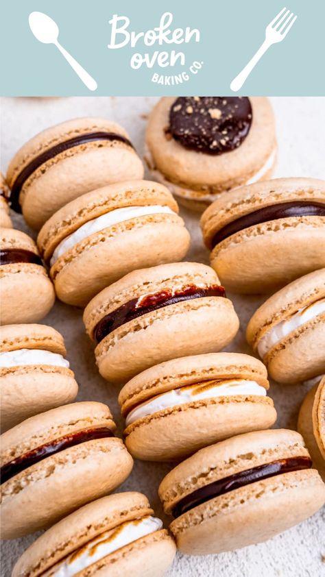 S’mores Macarons, Smores Macarons, Glamping Recipes, Smores Recipes, Marshmallow Meringue, Macaron Recipes, Macarons Recipe, Smore Recipes, Wedding Snacks