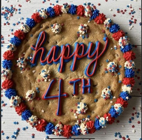 25 Indulging Fourth of July Cakes to Have an Yankee Doodle Day - Hike n Dip Usa Cookie Cake, Cookie Cake 4th Of July, Patriotic Cookie Cake, Fourth Of July Cookie Cake, Simplistic Cakes, 4th Of July Cakes, Cookie Cake Decorating Ideas, 4th Desserts, Fourth Of July Cake