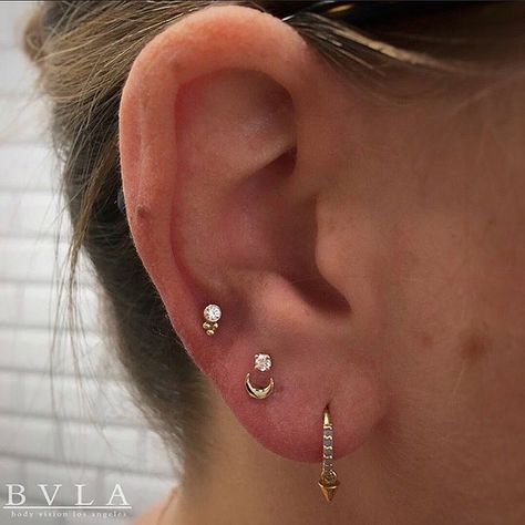 Lucy on Instagram: “Going back to my roots with this throwback. Stacked lobe with Diamond ProngSet & Tiny moon end by myself - teamed with a stunning Diamond…” Stacked Lobe Ear Piercings, High Lobe Piercing, Stacked Lobe, Triple Lobe Piercing, 3 Lobe Piercings, Triple Piercing, Back To My Roots, Small Finger Tattoos, Pretty Ear Piercings