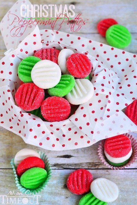 Easy Christmas Peppermint Patties Christmas Peppermint Patties, Peppermint Patties Recipe, Peppermint Christmas Cookies, Jul Kaka, Peppermint Patty Recipe, Diy Christmas Cookies, Bake Christmas, Mom On Timeout, Christmas Peppermint