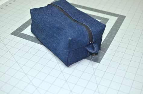 Turn Your Old Jeans Into A Pouch or Makeup Bag