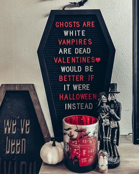 👻🧛🏻‍♀️♥️🎃 . . Halloween is clearly my favorite. Although I will say I loved the black, red, & white aesthetic I had for Creepmas. Honestly… | Instagram Red White Aesthetic, Gothic Homes, Valentines For Singles, Anti Valentines Day, Goth Home Decor, Heart Day, Spooky Decor, Cricut Projects Vinyl, Valentines Day Party