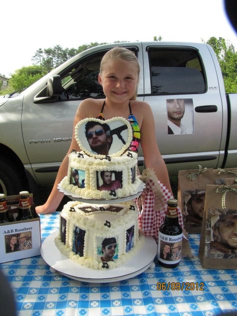 OMG!! I just told Chris yesterday that I want a Luke Bryan themed birthday party this year!! Country Music Birthday Cake, Country Music Cake, Music Birthday Cake, Cake Truck, Luke Bryan Fan, Music Cake, Fiance Birthday, Best Party Food, Music Birthday