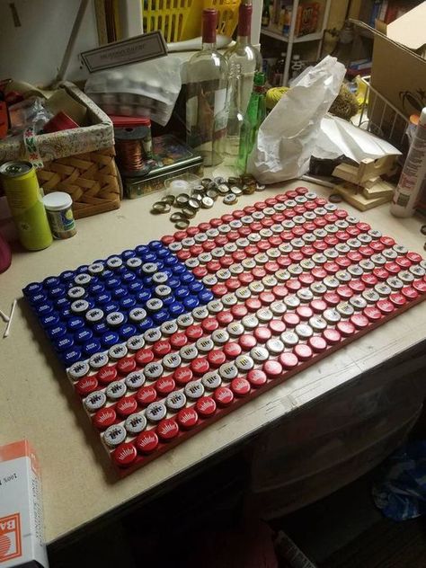 Beer Cap Projects, Plastic Bottle Cap Crafts, Coke Can Crafts, Bottle Cap Sign, Beer Bottle Cap Art, Beer Bottle Cap Crafts, Shotgun Shell Crafts, American Flag Crafts, Bottle Top Crafts