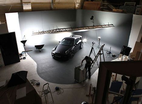 Got the room in your living room/ garage for this? Light rig with softbox setup to photograph cars :D Photography Studio Setup, Cars Photography, Photography Lighting Setup, Photography Settings, Lighting Techniques, Foto Tips, Lighting Setups, Automotive Photography, Studio Setup