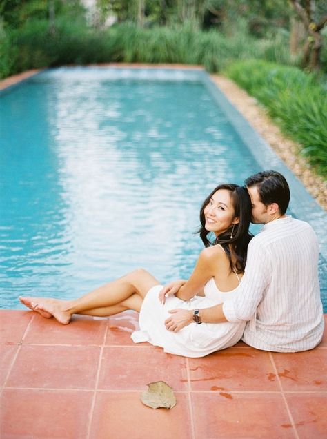 Pre Wedding Shoot Ideas Swimming Pool, Pool Prewedding Shoot, Swimming Pool Photoshoot Couple, Poolside Couple Photoshoot, Swimming Pool Pre Wedding Shoot, Resort Couple Photography, Resort Couple Photoshoot, Swimming Pool Couple Poses, Pool Prenup Ideas