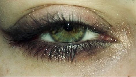 Green Makeup Eyes, Smokey Eye Green Eyes, Green Eye Eyeshadow, Green Eyes Eyeliner, Eye Makeup Green Eyes, Eyeshadow Green Eyes, Green Eyes Eyeshadow, Green Makeup Ideas, Green Eyeshadow Makeup