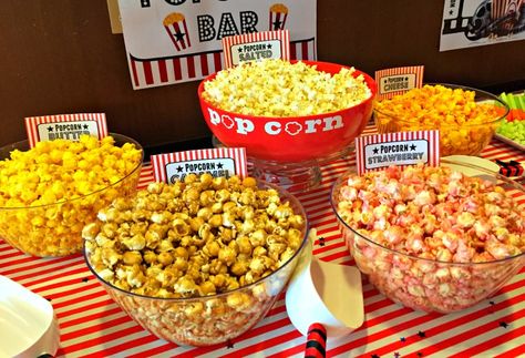 Tips for Setting-Up A Party DIY Popcorn Bar Easy Popcorn Bar, Popcorn Bar Toppings, Popcorn Bar Party, Gourmet Popcorn Bar, Diy Popcorn Bar, Popcorn Buffet, Vbs Snacks, Popcorn Theme, Diy Popcorn